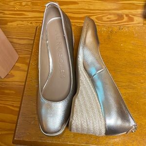AEROSOLES Shimmering Gold Wedge Shoes